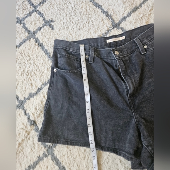 Levi's High Waisted Mom Shorts Size 16 - Picture 3 of 5